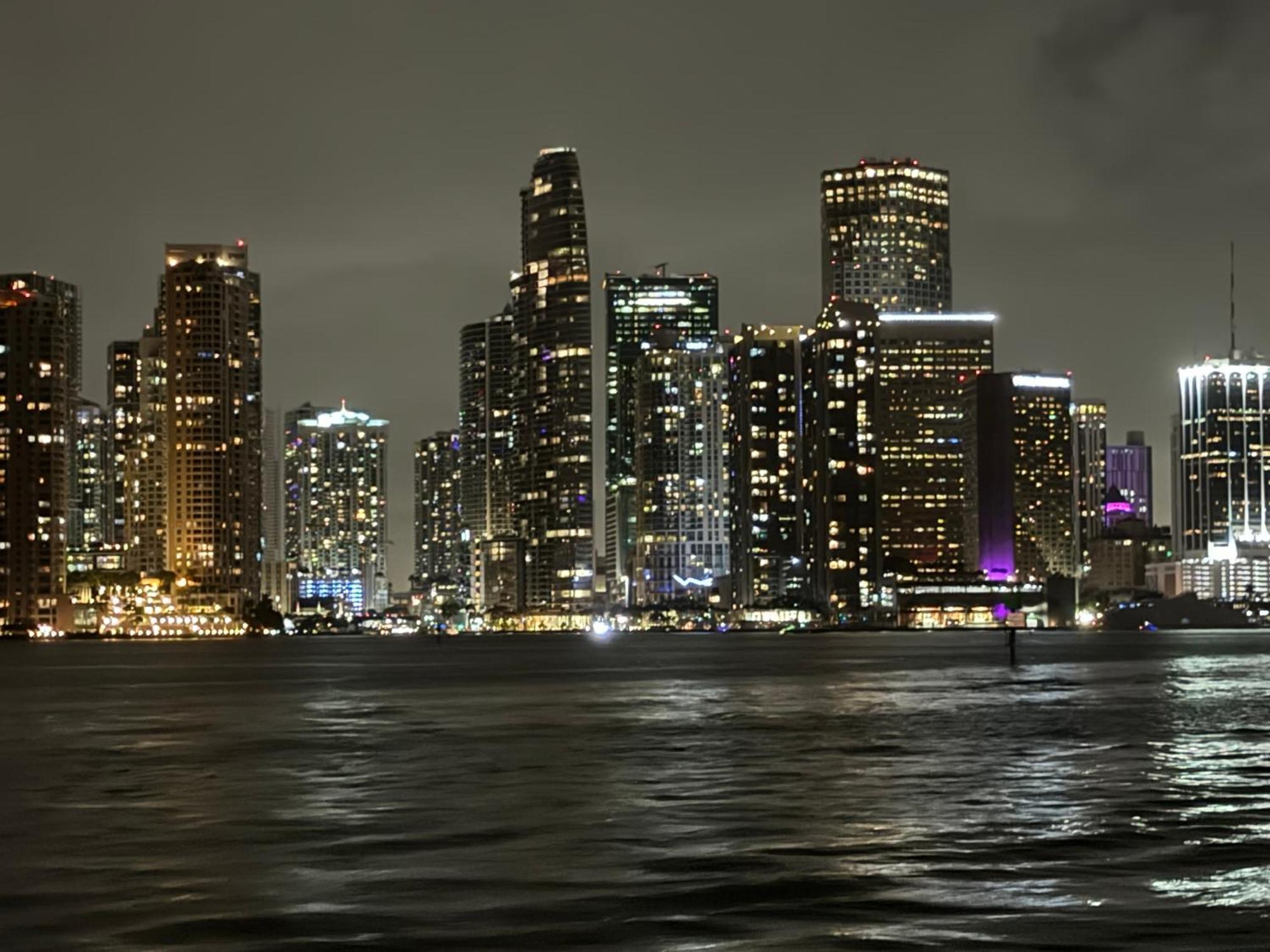 High Rise Brickell Modern *
